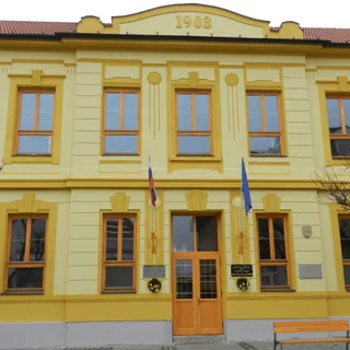 FINANČNÁ GRAMOTNOSŤ NA ZŠ HOLLÉHO