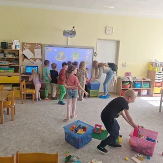 MLÁDEŽNÍCKY PARLAMENT A DEŇ ZEME