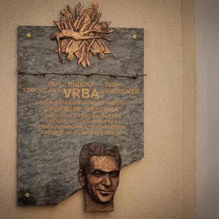 REGIÓN - Odhalenie pamätnej tabule Rudolfa Vrbu