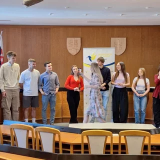 V TOPOĽČANOCH ZASADAL MLÁDEŽNÍCKY PARLAMENT